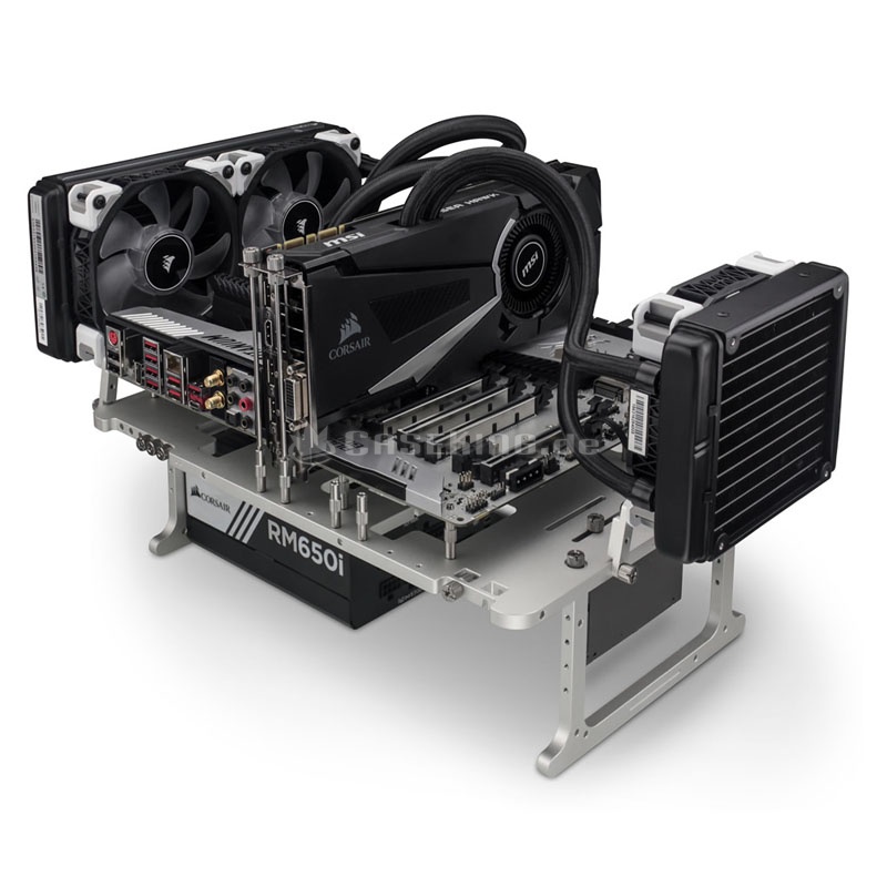 Lüfterloser Streacom DB4 Design-Cube & Transportabler Streacom BC1 Benchtable