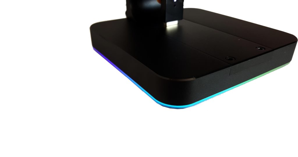Corsair ST100 RGB Headsethalter macht dein Leben bunter