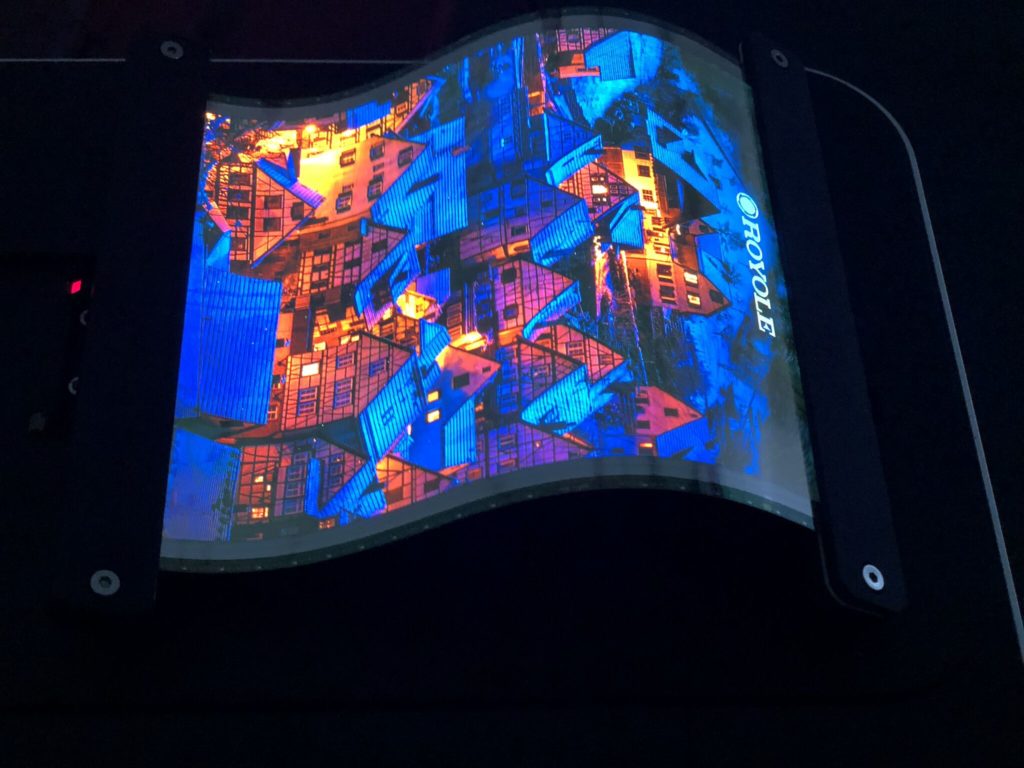 ROYOLE nimmt Serienproduktion seiner flexiblen Quasi-G6-Displays auf seinem Mass Production Campus auf