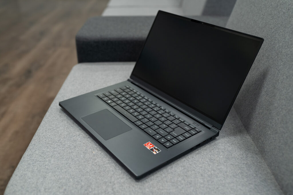 SCHENKER VIA15: Effizientes Langläufer-Notebook auf AMD-Basis