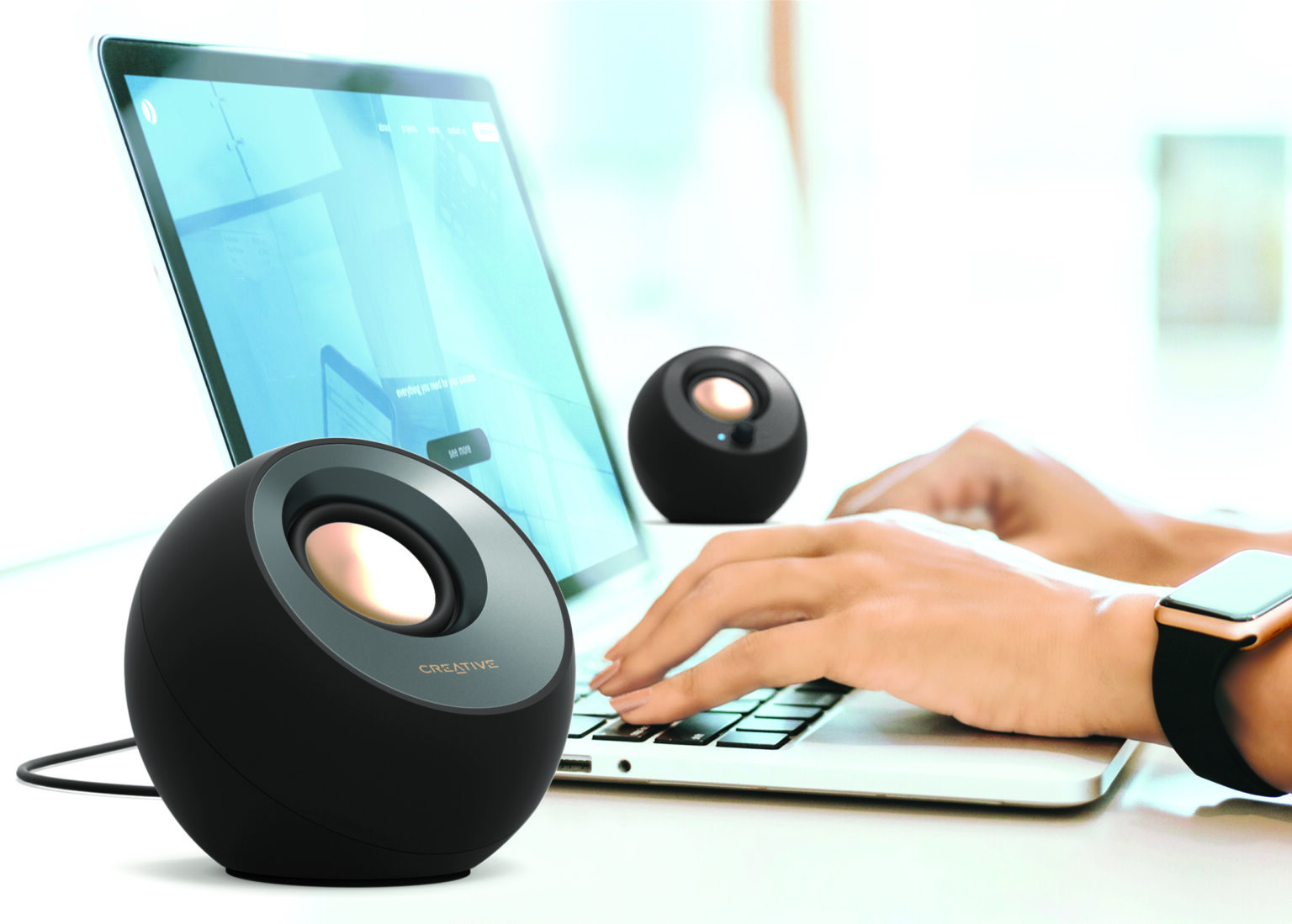 Creative Pebble V3: Verbesserte USB-C-Lautsprecher im eleganten Design mit Bluetooth 5.0