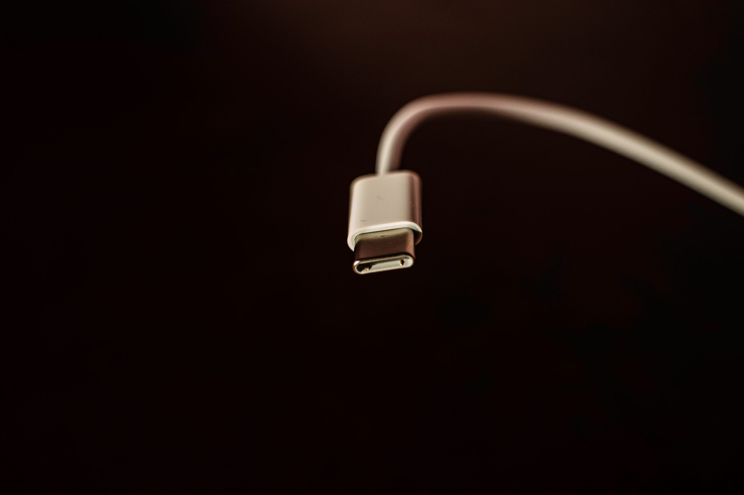 USB-C Ladekabel mit schwarzem Hintergrund, neuer Standard für Ladekabel