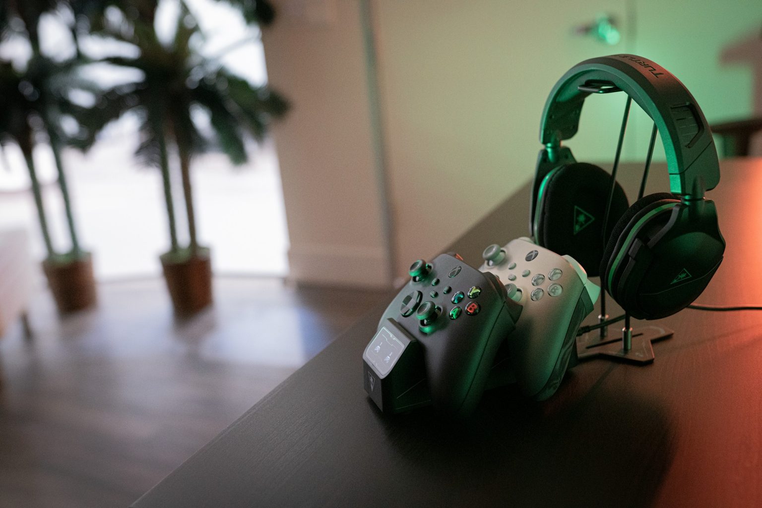 Turtle Beach kündigt die offiziell für Xbox lizensierte Fuel Dual Controller Charging Station mit Headset Stand an