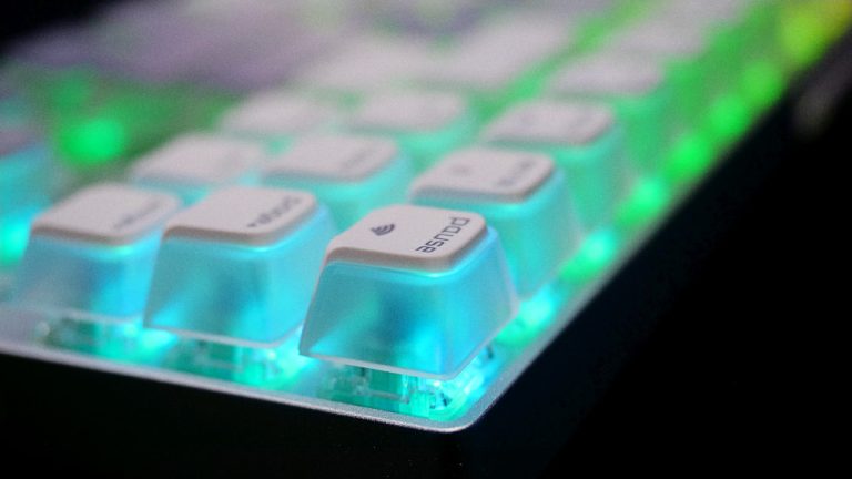 CHERRY XTRFY launcht mit der K4V2 und der MX 8.2 TKL Wireless XAGA zwei neue Gaming-Tastaturen