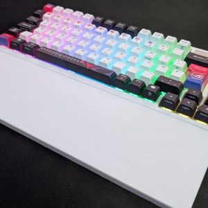 ASUS ROG Azoth X-Tastatur im Test