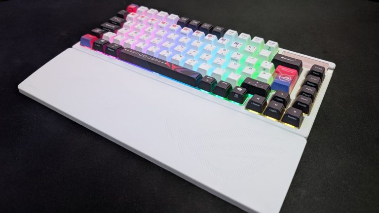 ASUS ROG Azoth X-Tastatur im Test