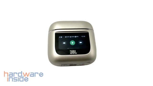 1. Anzeige: Mediensteuerung für diverse Apps, voriger Tack, Play und nächster Track.